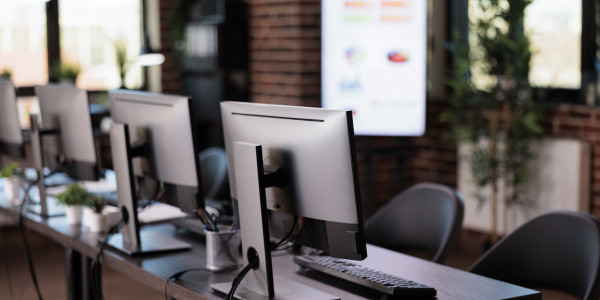 Proyectos de ICT Oficinas / Locales Comerciales els Alamús · Diseño e implementación de redes cableadas e inalámbricas